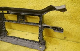 Панель радиатора (телевизор) для Volkswagen Golf 2011 года на фотографиях