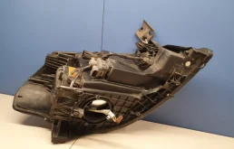 Фары для Nissan Tiida 2009 года на фотографиях