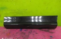 Молдинг двери задний левый для Audi Q7 2010 года на фотографиях