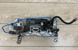 Компрессор пневмоподвески задний для Porsche Cayenne на фотографиях