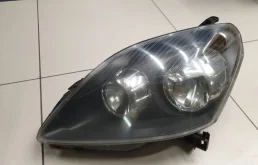 Фары для Opel Zafira 2005 года на фотографиях