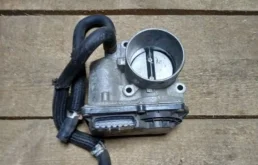 Дроссельная заслонка для Toyota RAV4 2015 года на фотографиях