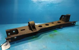 Подрамник двигателя для Mitsubishi Pajero 2007 года на фотографиях