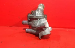 Корпус термостата системы охлаждения ДВС для Honda Civic 1997 года на фотографиях