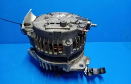 Генератор для Nissan X-Trail 2001 года на фотографиях