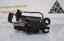 Замок капота для BMW X6 2022 года на фотографиях