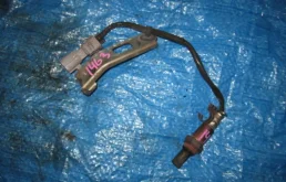 Лямбда-зонд (верхний) для Toyota RAV4 на фотографиях