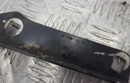 Петля капота левая для Citroen Berlingo 2016 года на фотографиях