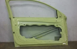 Дверь передняя левая для Volvo C30 2010 года на фотографиях