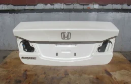 Крышка багажника для Honda Civic 2005 года на фотографиях