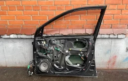 Дверь передняя правая для Toyota Corolla 2003 года на фотографиях