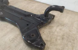 Подрамник двигателя для Mitsubishi Outlander 2011 года на фотографиях