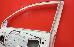 Дверь передняя правая для Toyota Corolla 2016 года на фотографиях