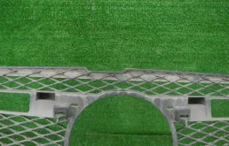 Кронштейн переднего бампера правый для Mercedes-Benz GL class 2015 года на фотографиях