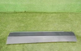 Молдинг двери задний правый для Volkswagen Tiguan 2022 года на фотографиях