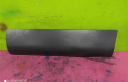 Молдинг двери задний левый для Audi Q7 2010 года на фотографиях