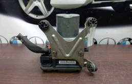 Блок ABS для BMW 5er 2012 года на фотографиях