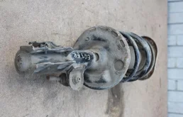 Амортизатор передний правый для Toyota Corolla на фотографиях