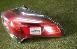 Фонарь внешний правый для Toyota RAV4 на фотографиях