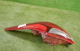 Фонарь внешний левый для Hyundai Solaris 2015 года на фотографиях