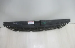 Кожух замка капота для Hyundai Solaris на фотографиях