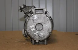 Компрессор кондиционера для Toyota Opa 2002 года на фотографиях
