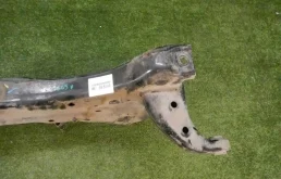 Подрамник двигателя для Hyundai Solaris 2021 года на фотографиях