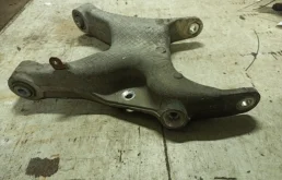 Качающийся рычаг левый для BMW X6 на фотографиях