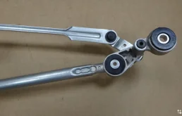 Трапеция стеклоочистителей для Audi Q7 на фотографиях