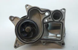 Насос охлаждающей жидкости ДВС(Помпа) для BMW X3 2012 года на фотографиях