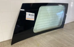 Стекла и зеркала для Mitsubishi Grandis 2007 года на фотографиях