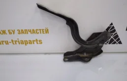 Петля капота левая для Hyundai Solaris 2021 года на фотографиях
