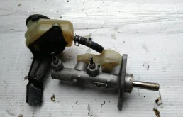 Главный тормозной цилиндр для Honda CR-V 2008 года на фотографиях