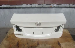 Крышка багажника для Honda Civic 2005 года на фотографиях