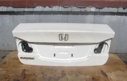 Крышка багажника для Honda Civic 2005 года на фотографиях