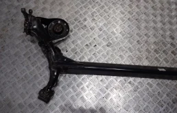 Задняя балка для Hyundai Solaris 2011 года на фотографиях