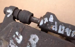 Суппорт передний правый для Toyota RAV4 2001 года на фотографиях