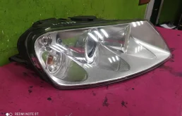 Фары для Volkswagen Touareg 2002 года на фотографиях