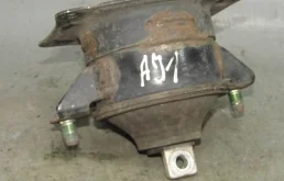 Опора двигателя задняя левая верхняя для Honda Accord 2006 года на фотографиях