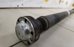 Карданный вал задний для Volvo XC90 2004 года на фотографиях
