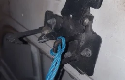 Крюк замка капота для Audi Q7 4L 2005-2015