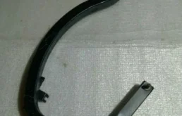 Петля багажника левая для Toyota Corolla 2008 года на фотографиях