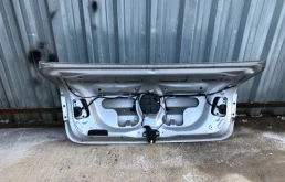 Крышка багажника для Toyota Avensis на фотографиях