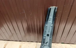 Порог правый для Hyundai Solaris 2014 года на фотографиях