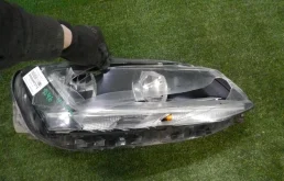 Фара правая для Volkswagen Jetta 2012 года на фотографиях