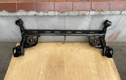 Задняя балка для Nissan Tiida 2005 года на фотографиях