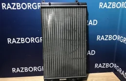 Радиатор охлаждения ДВС для Volkswagen Golf 2011 года на фотографиях