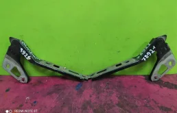 Петля капота правая для Audi Q7 2010 года на фотографиях