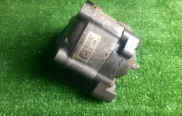 Насос ГУР для Audi A8 2010 года на фотографиях