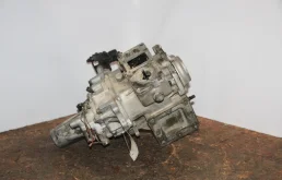 Двигатель без навесного для Hyundai Starex 2005 года на фотографиях